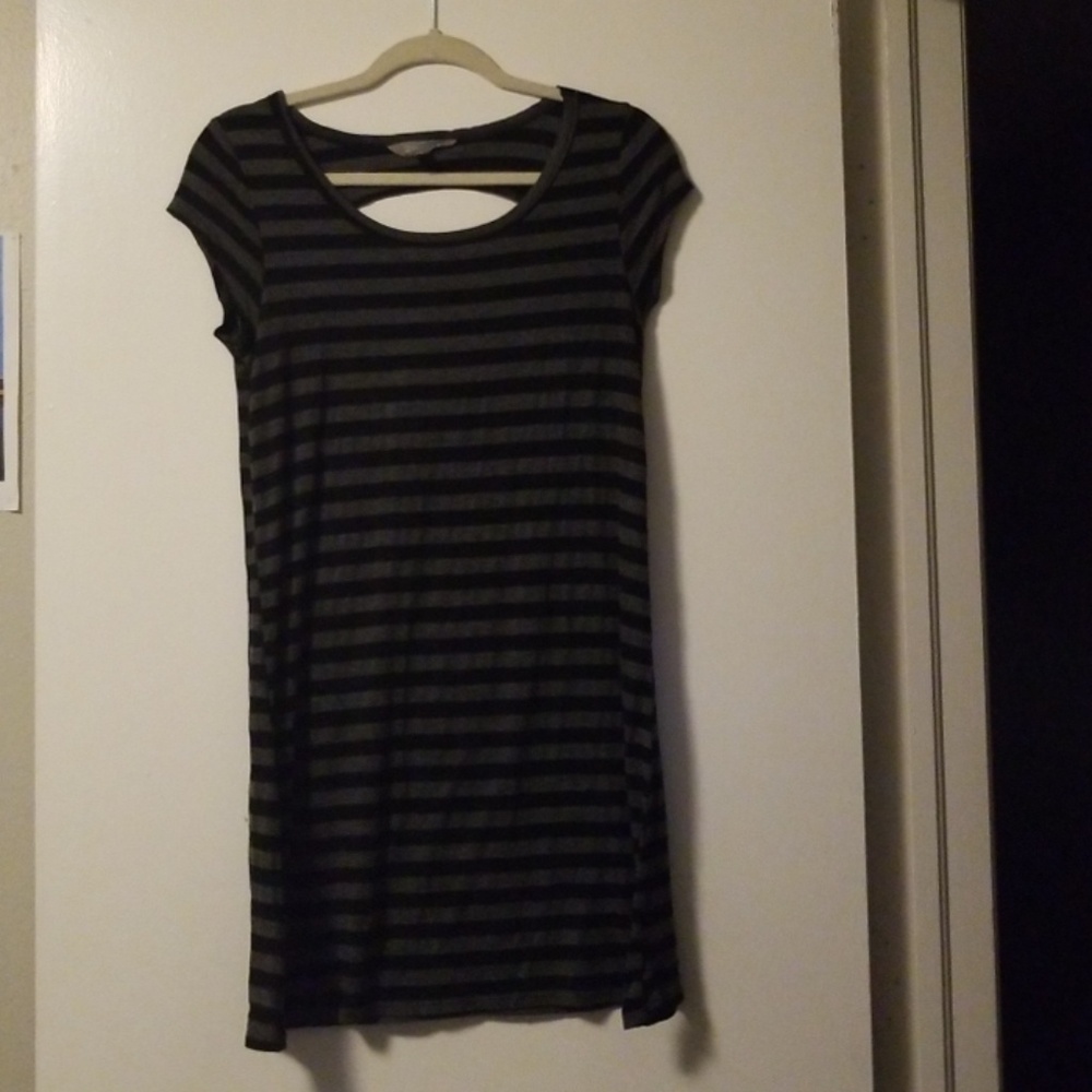 Tshirt dress with back detail
